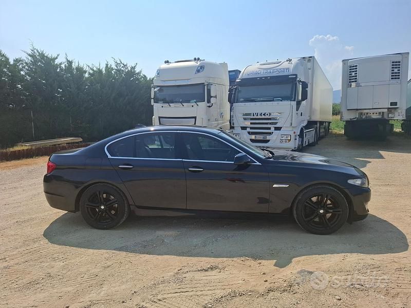 Usata BMW 525 204 CV (150 kW) 2011 Nero Berlina
