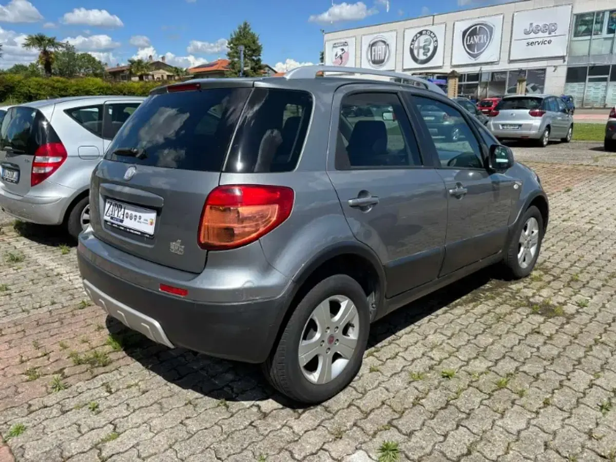 Usata Fiat Sedici 107 CV (78 kW) 2009 Grigio SUV