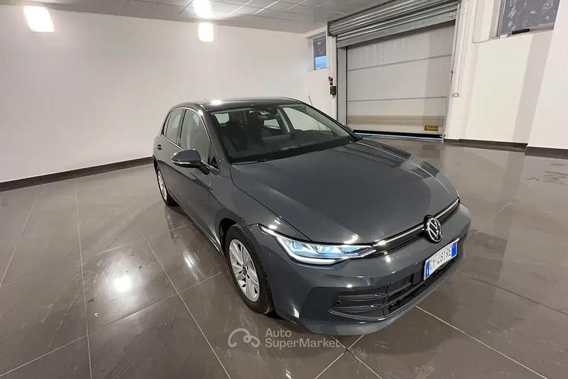 Usata VW Golf VIII Life 116 CV (85 kW) 2025 Grigio Berlina