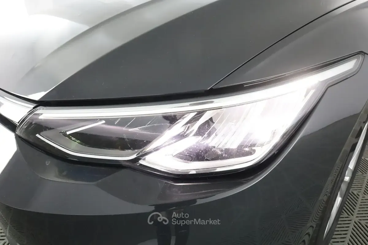 Usata VW Golf VIII Life 110 CV (80 kW) 2023 Gray