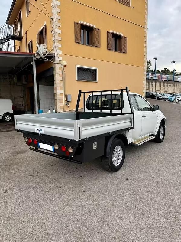 Usata Mitsubishi L200 178 CV (130 kW) 2014 Bianco Pick-up