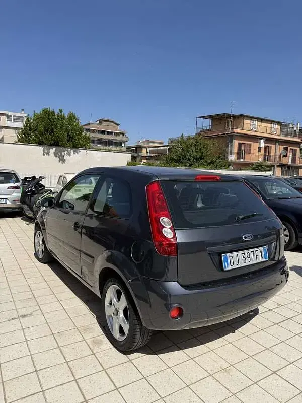 Usata Ford Fiesta Zetec 68 CV (50 kW) 2007 Utilitaria