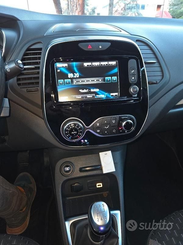 Usata Renault Captur 90 CV (66 kW) 2018 Grigio SUV
