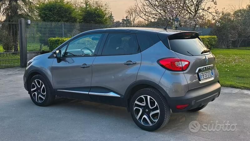 Usata Renault Captur 90 CV (66 kW) 2015 Grigio SUV