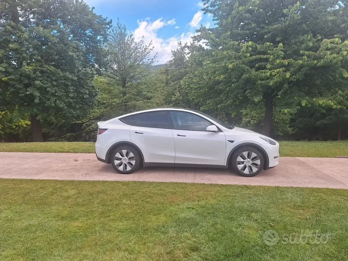 Usata Tesla Model Y 250 kW (340 CV) 2024 Bianco SUV