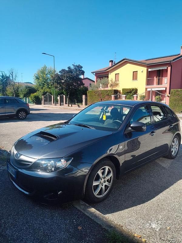 Nero Usata 2011 Subaru Impreza Comfort Tre volumi | 6500 € (Ottimo prezzo) - Immagine 1/4