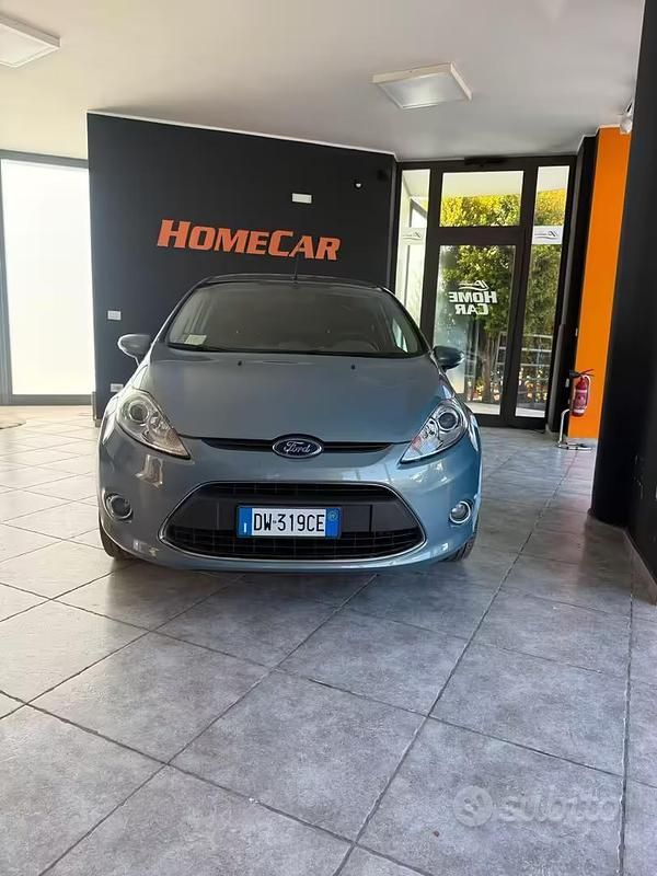 Usata Ford Fiesta Titanium 68 CV (50 kW) 2009 Blu Utilitaria