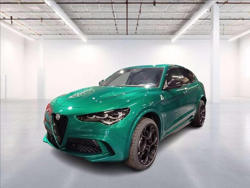Nuova Alfa Romeo Stelvio Quadrifoglio 519 CV (381 kW) 2026 Verde metallizzato SUV
