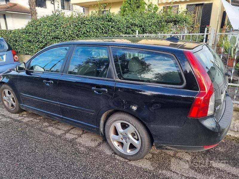 Usata Volvo V50 115 CV (84 kW) 2012 Nero Station wagon