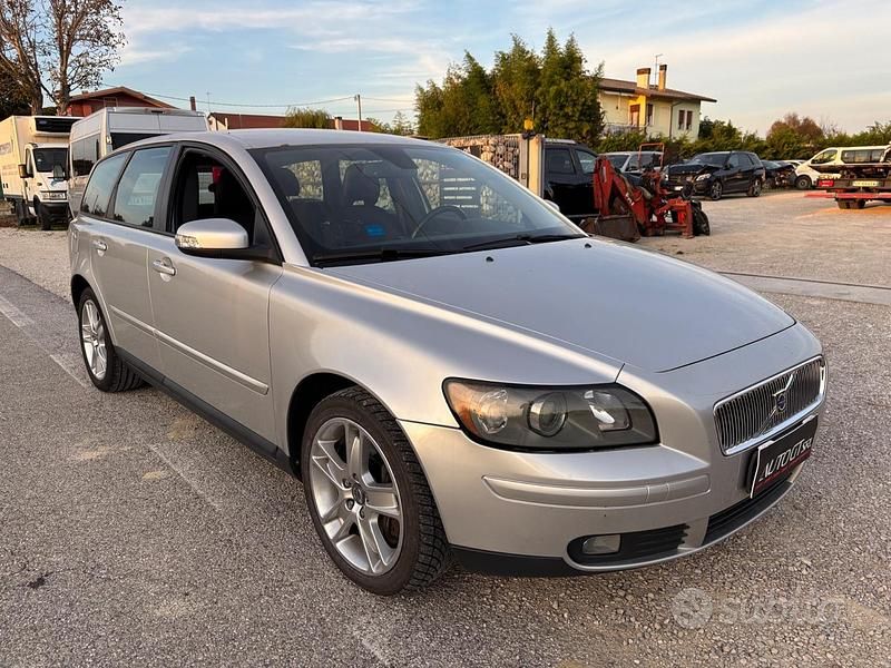 Usata Volvo V50 Momentum 179 CV (131 kW) 2006 Grigio Station wagon