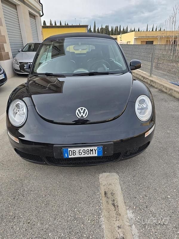 Usata VW New Beetle 105 CV (77 kW) 2007 Nero Utilitaria