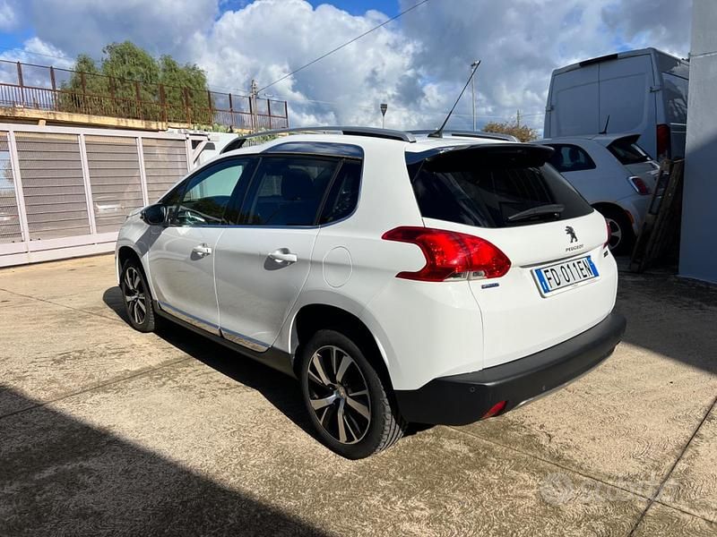 Usata Peugeot 2008 Allure 100 CV (73 kW) 2016 Bianco SUV