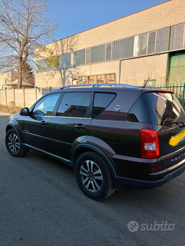 Usata SsangYong Rexton 155 CV (114 kW) 2014 Marrone SUV