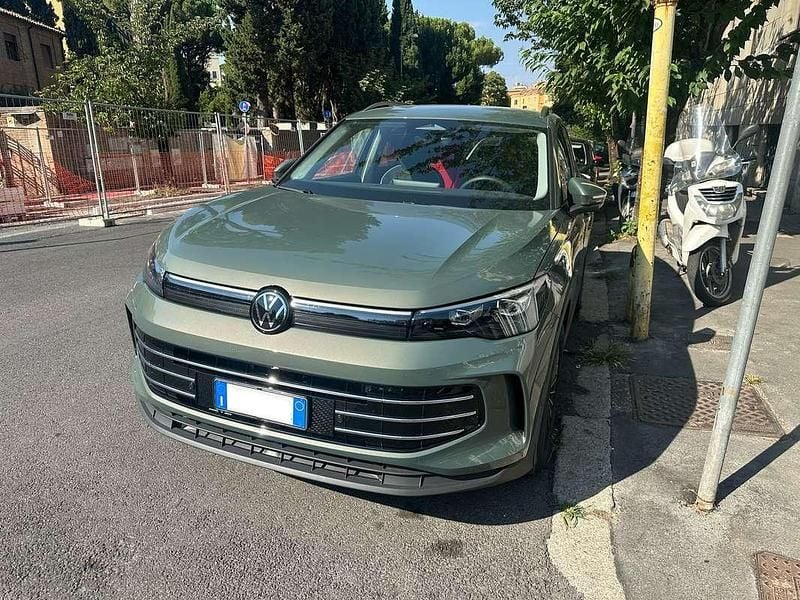 Usata VW Tiguan Elegance 150 CV (110 kW) 2025 Verde SUV