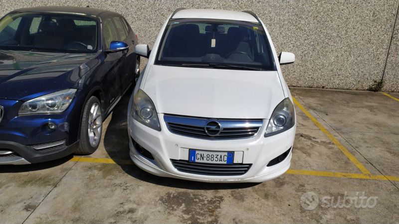 Usata 2009 Opel Zafira Sport Monovolume | 3500 € (Cara) - Immagine 1/4