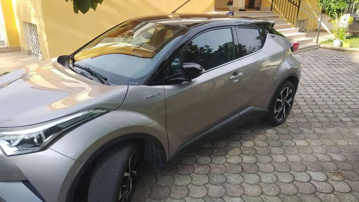Usata Toyota C-HR Active 98 CV (72 kW) 2017 Argento SUV