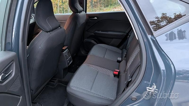Usata Renault Captur Equilibre 100 CV (73 kW) 2023 Blu SUV