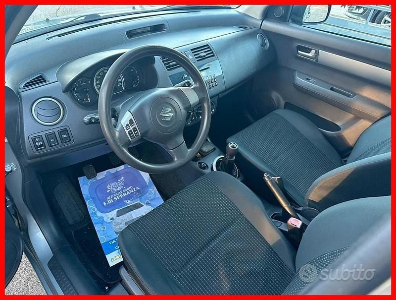 Usata Suzuki Swift GL 92 CV (67 kW) 2006 Grigio Utilitaria
