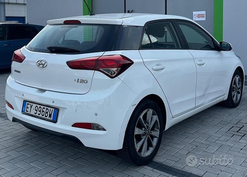 Usata Hyundai i20 Style 75 CV (55 kW) 2015 Bianco Berlina