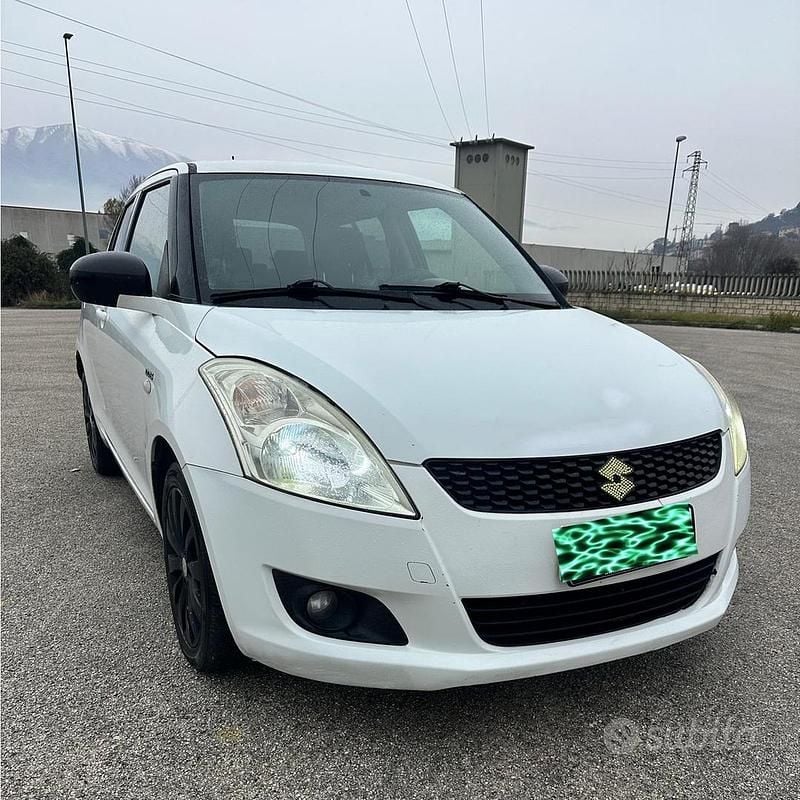 Bianco Usata 2012 Suzuki Swift Tre volumi | 3200 € (Super prezzo) - Immagine 1/4