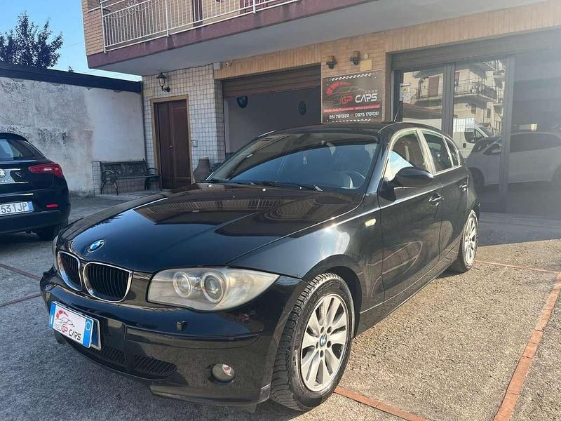 Usata BMW 120 163 CV (119 kW) 2006 Nero Utilitaria