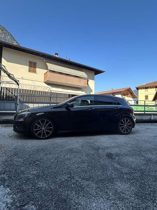 Käytetty Mercedes A200 Premium 136 HP (100 kW) 2014 Musta Sedan