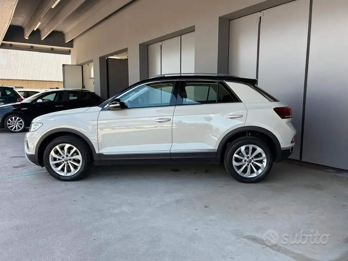 Usata VW T-Roc Style 110 CV (80 kW) 2023 Beige SUV