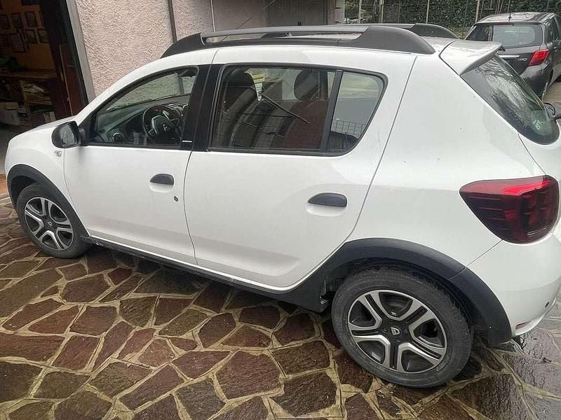 Begagnad Dacia Sandero Stepway 95 HK (69 kW) 2019 Sedan