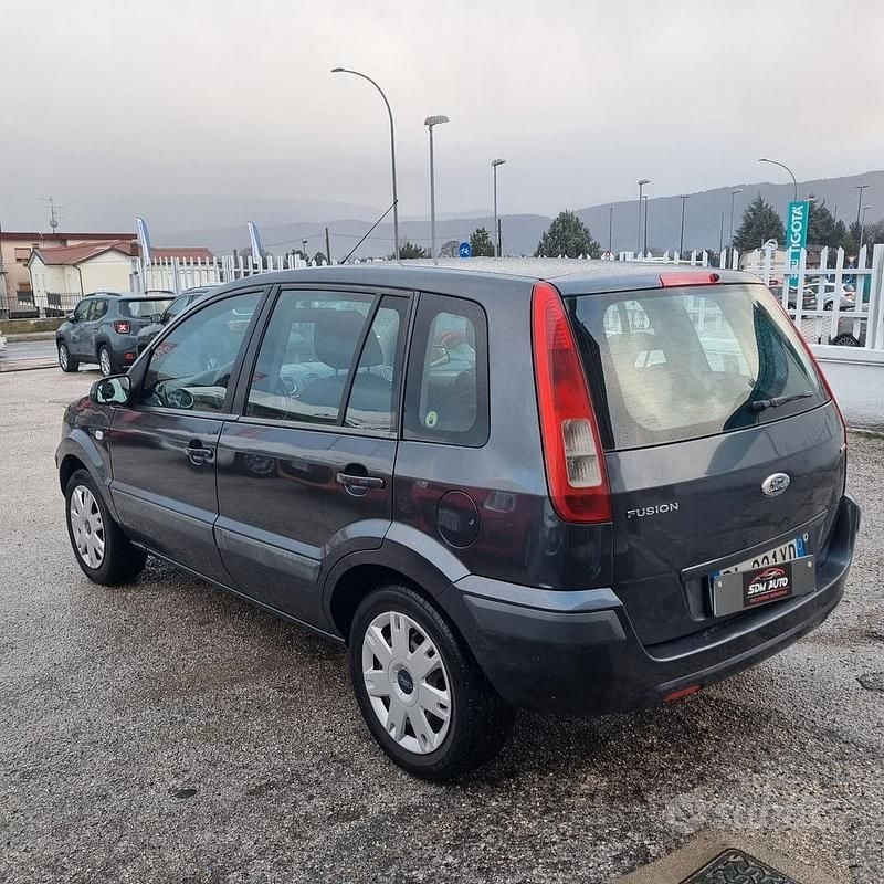 Usata Ford Fusion 67 CV (49 kW) 2008 Grigio Berlina