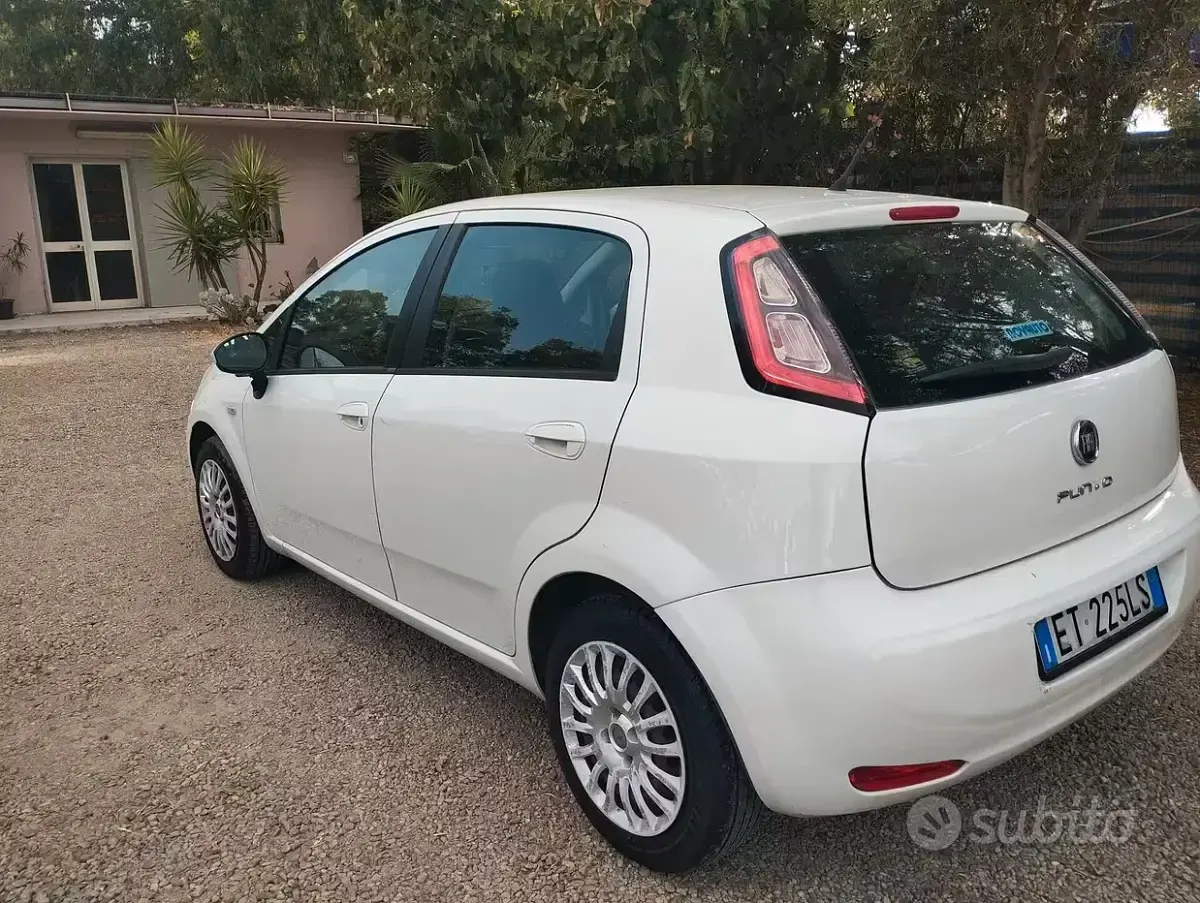 Usata Fiat Punto Street 75 CV (55 kW) 2014 Bianco Utilitaria