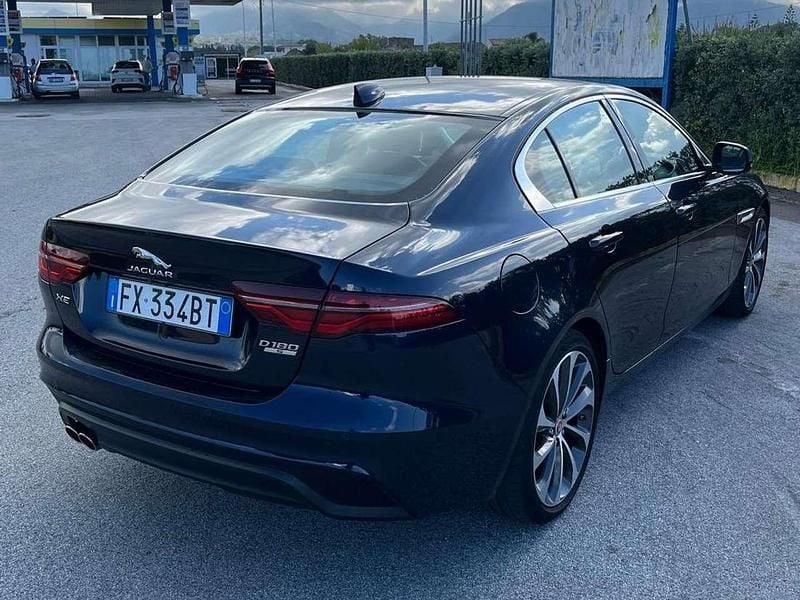 Usata Jaguar XE 179 CV (131 kW) 2019 Blu/azzurro Berlina