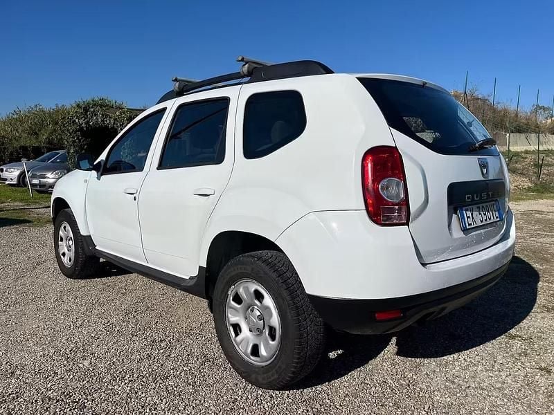 Usata Dacia Duster Lauréate 90 CV (66 kW) 2012 Bianco SUV