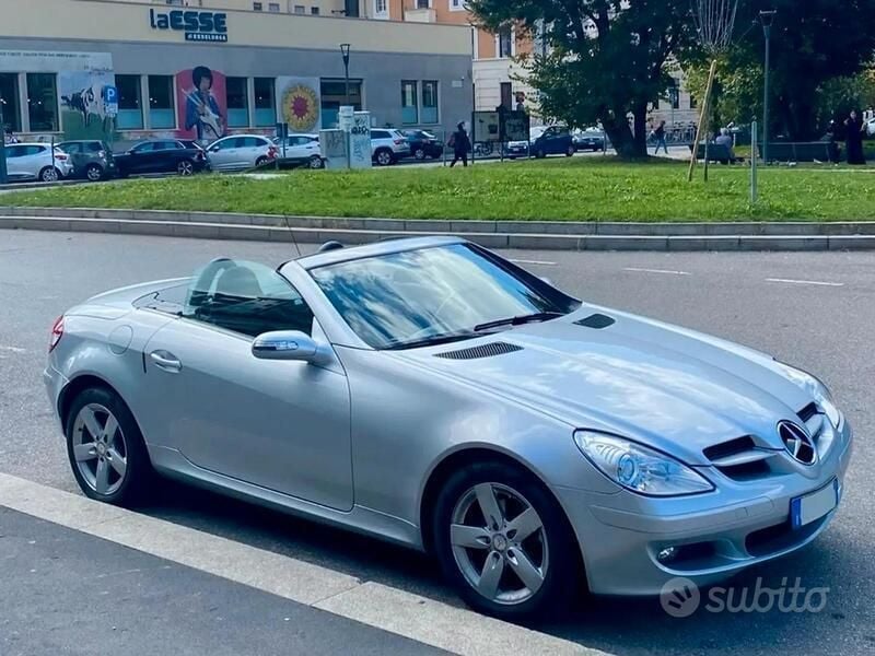 Grigio Usata 2007 Mercedes SLK200 Cabrio | 15.500 € (Cara) - Immagine 1/4