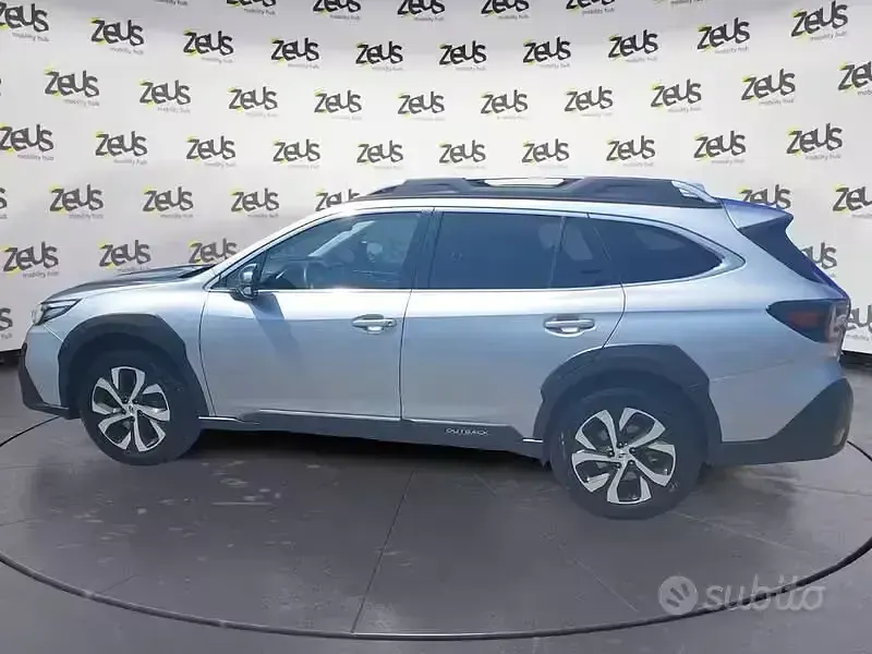 Usata Subaru Outback Premium 169 CV (124 kW) 2023 Grigio Station wagon