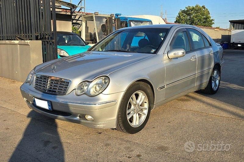 Gray Usata 2001 Mercedes C220 Elegance Tre volumi | 2000 € (Buon prezzo) - Immagine 1/4