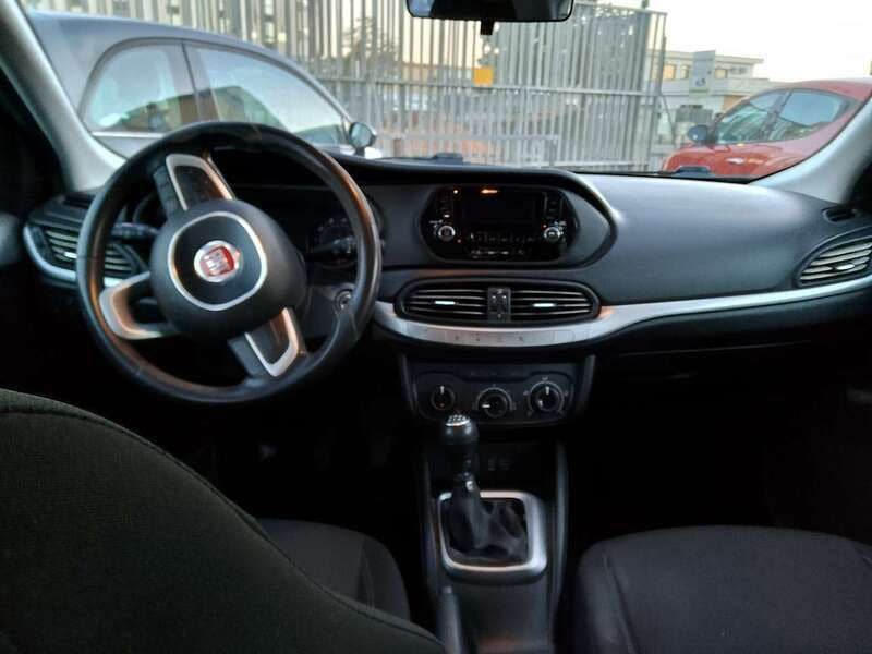 Usata Fiat Tipo Easy 95 CV (69 kW) 2017 Oro metallizzato Berlina