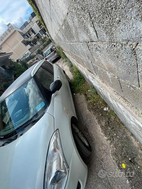 Usata Suzuki Swift 94 CV (69 kW) 2011 Bianco Utilitaria