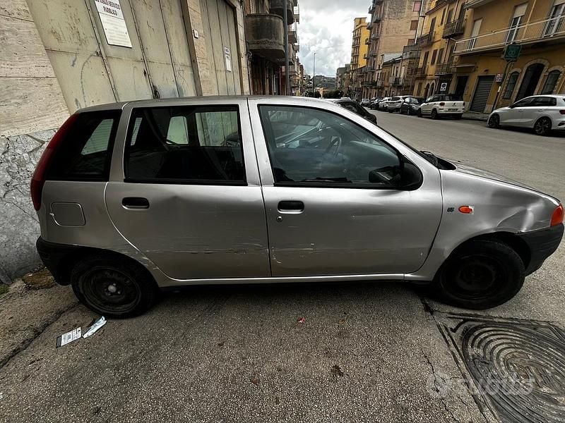 Usata Fiat Punto 54 CV (39 kW) 1997 Grigio Berlina