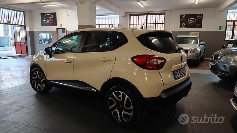 Usata Renault Captur 89 CV (65 kW) 2013 Bianco SUV