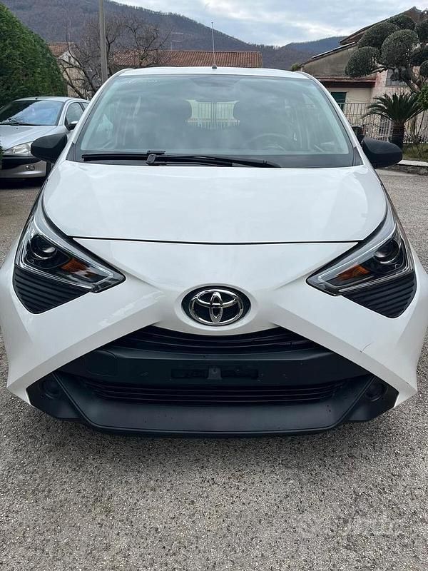 Usata Toyota Aygo X Trend 72 CV (52 kW) 2018 Bianco SUV