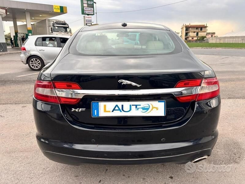 Usata Jaguar XF 190 CV (139 kW) 2012 Nero Berlina