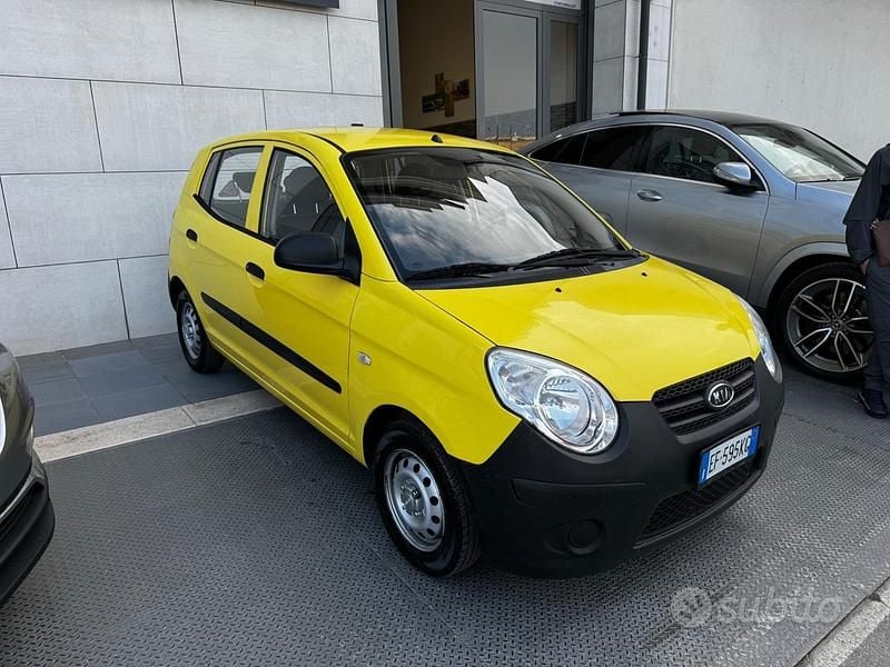 Begagnad Kia Picanto 69 HK (50 kW) 2011 Gul Halvkombi