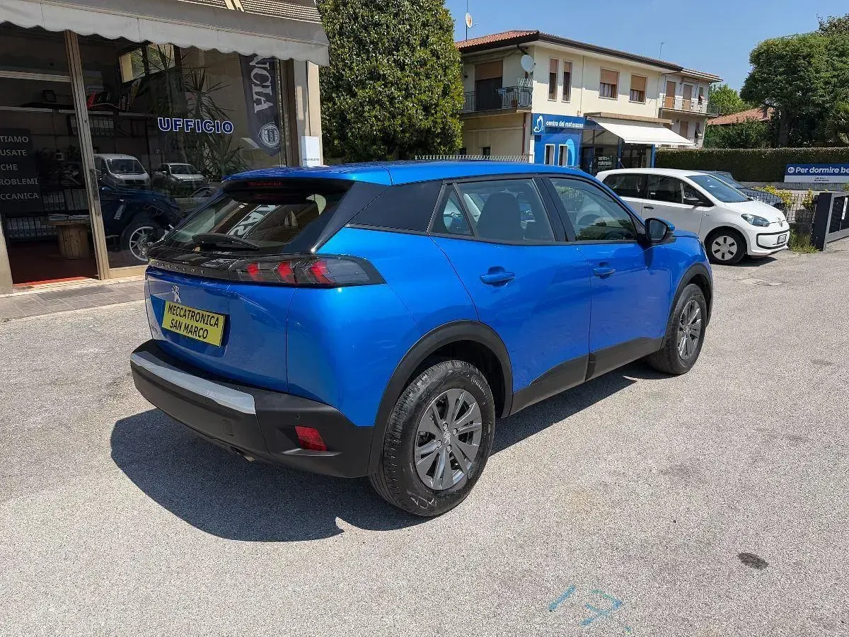 Usata Peugeot 2008 Active 101 CV (74 kW) 2020 Blu SUV