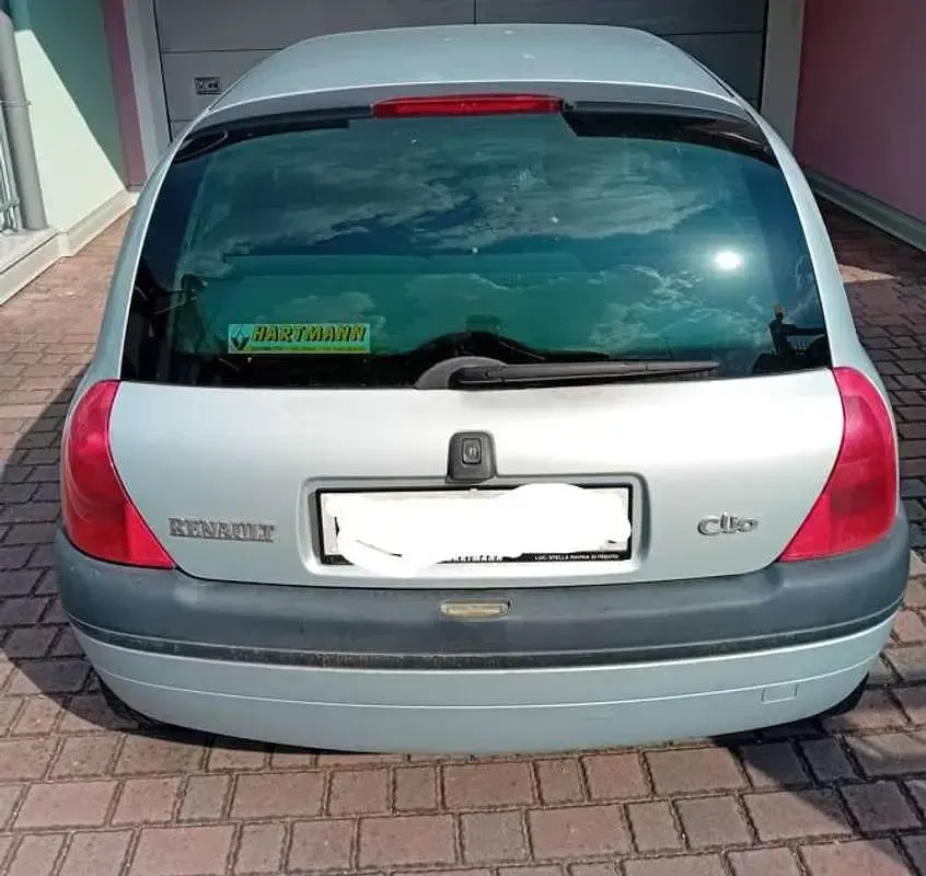 Usata Renault Clio II 58 CV (42 kW) 1998 Argento Berlina
