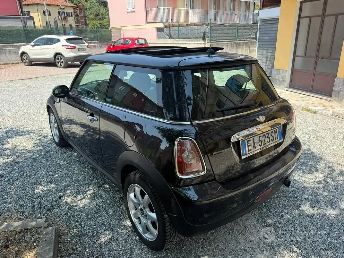 Usata Mini Cooper 122 CV (89 kW) 2010 Nero Utilitaria