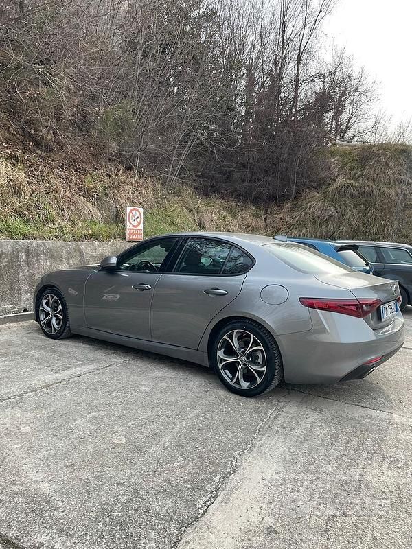 Usata Alfa Romeo Giulia 150 CV (110 kW) 2017 Berlina