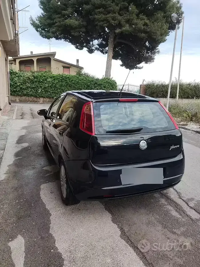 Usata Fiat Grande Punto 90 CV (66 kW) 2006 Bluazzurro Utilitaria