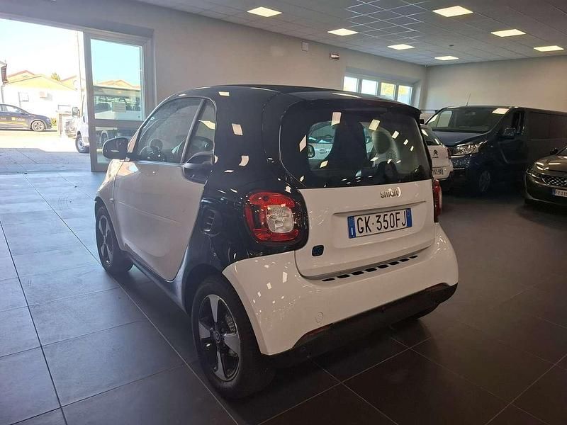 Usata Smart ForTwo Coupé Passion 41 kW (56 CV) 2022 Bianco Utilitaria