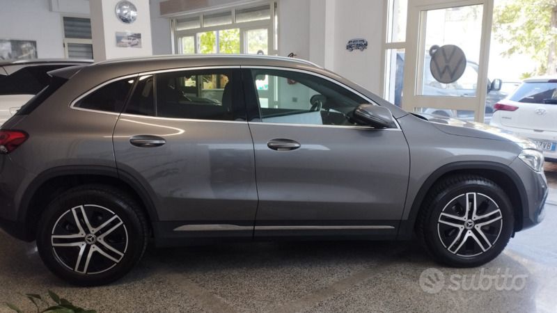 Usata Mercedes GLA200 Executive 163 CV (119 kW) 2020 Grigio SUV