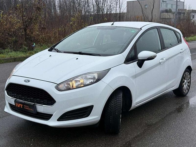 Bianco Usata 2017 Ford Fiesta Titanium Tre volumi | 6800 € (Buon prezzo) - Immagine 1/4